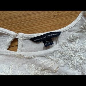 AMERICAN EAGLE WHITE FLOWY BLOUSE SIZE M